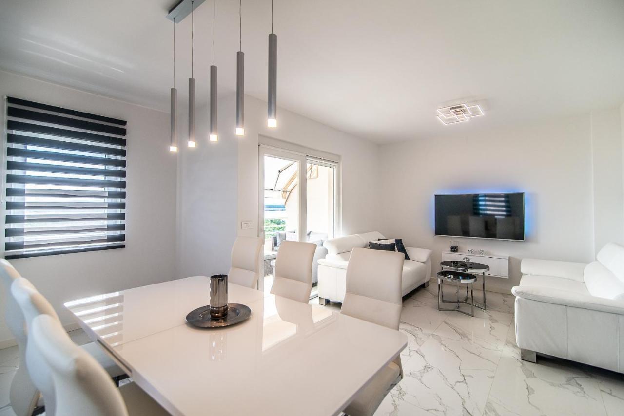 Luxury Apartment Queens Dramalj Buitenkant foto